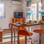 Lola Apartmán *