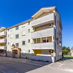 Lola Apartmán