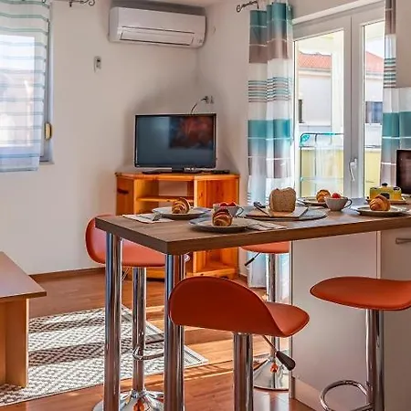 Lola Apartment *