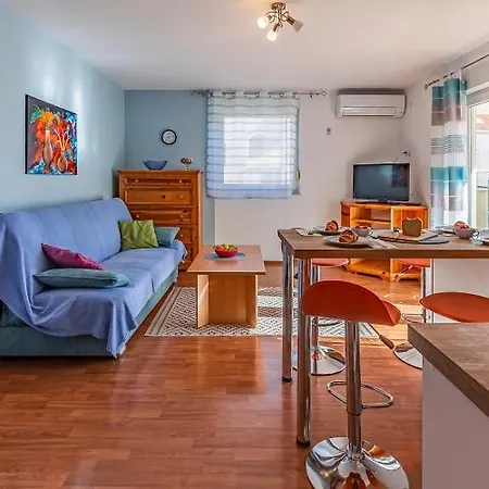 Lola Apartment