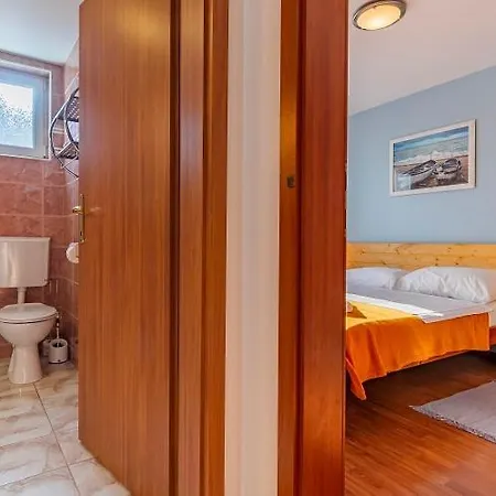 Apartment Lola *