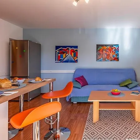 Apartment Lola *