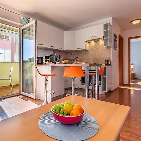 Lola Apartment