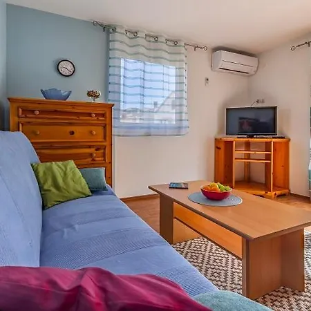 Apartment Lola *