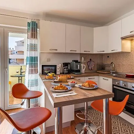 Lola Apartment *